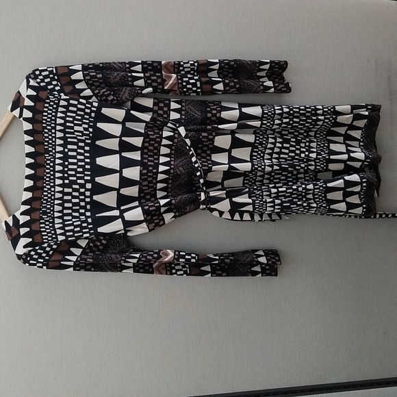 Diane Von Furstenberg Black and Cream Geometric Wrap Dress - Picture 9 of 14